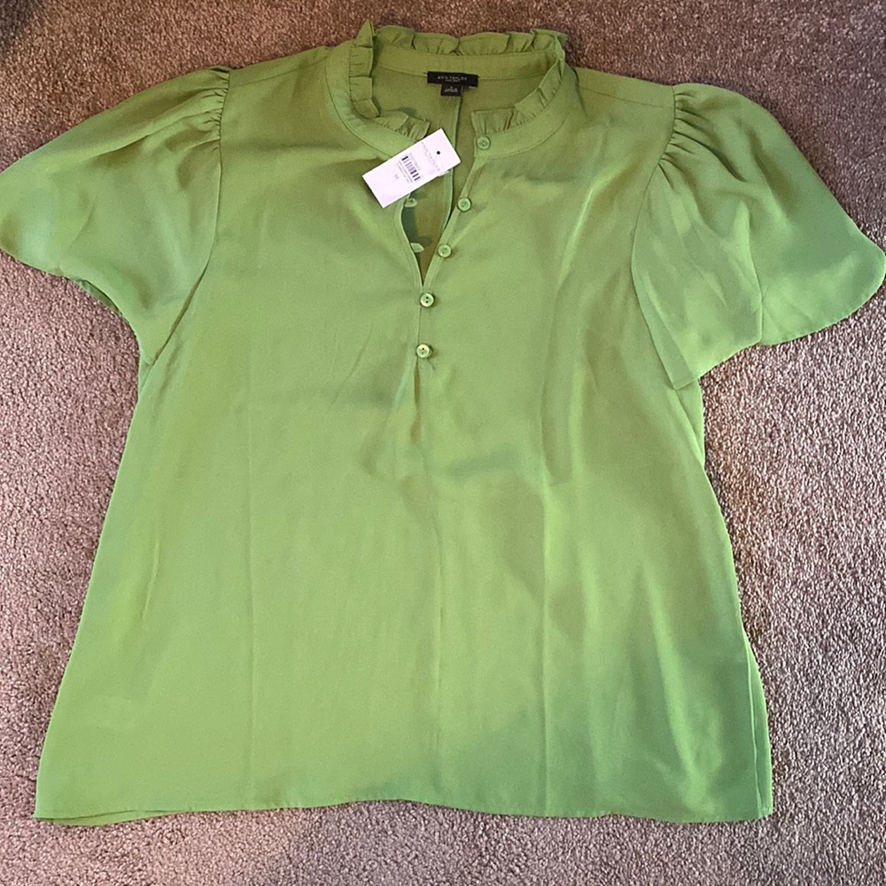 Ann Taylor short sleeve blouse Sz Med
